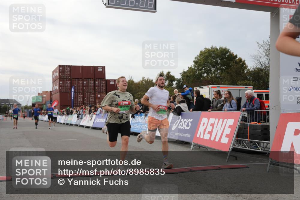 03.10.2025 - Köhlbrandbrückenlauf Yannick Fuchs http://msf.ph/oto/8985835 03.10.2025 15:58:06 Ziel 7029, 7352, 7577, 7614, 8761, 9223, 9224, 9227 meine-sportfotos.de