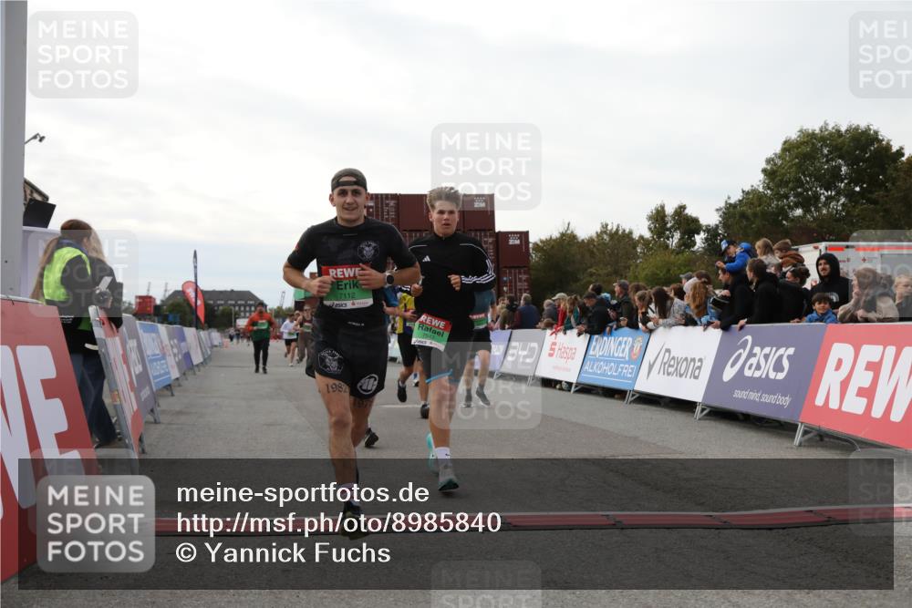 03.10.2025 - Köhlbrandbrückenlauf Yannick Fuchs http://msf.ph/oto/8985840 03.10.2025 16:10:33 Ziel 7112, 7126, 7384, 7385, 7534, 7543, 7549, 7552, 7562, 7844, 8153, 8798, 8950, 9652 meine-sportfotos.de
