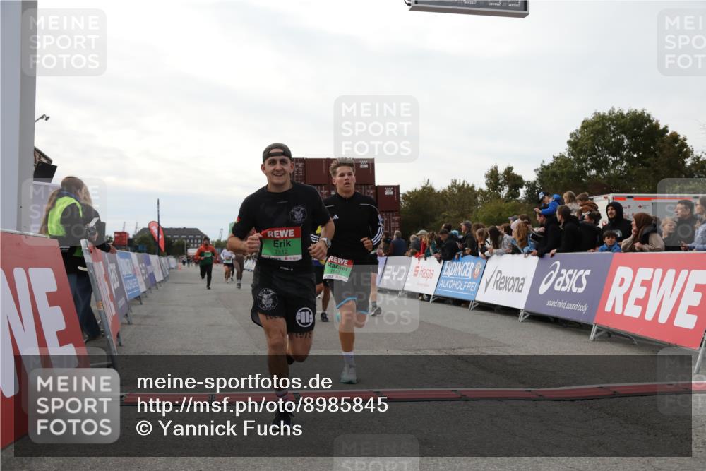 03.10.2025 - Köhlbrandbrückenlauf Yannick Fuchs http://msf.ph/oto/8985845 03.10.2025 16:10:33 Ziel 7112, 7126, 7384, 7385, 7534, 7543, 7549, 7552, 7562, 7844, 8153, 8798, 8950, 9652 meine-sportfotos.de