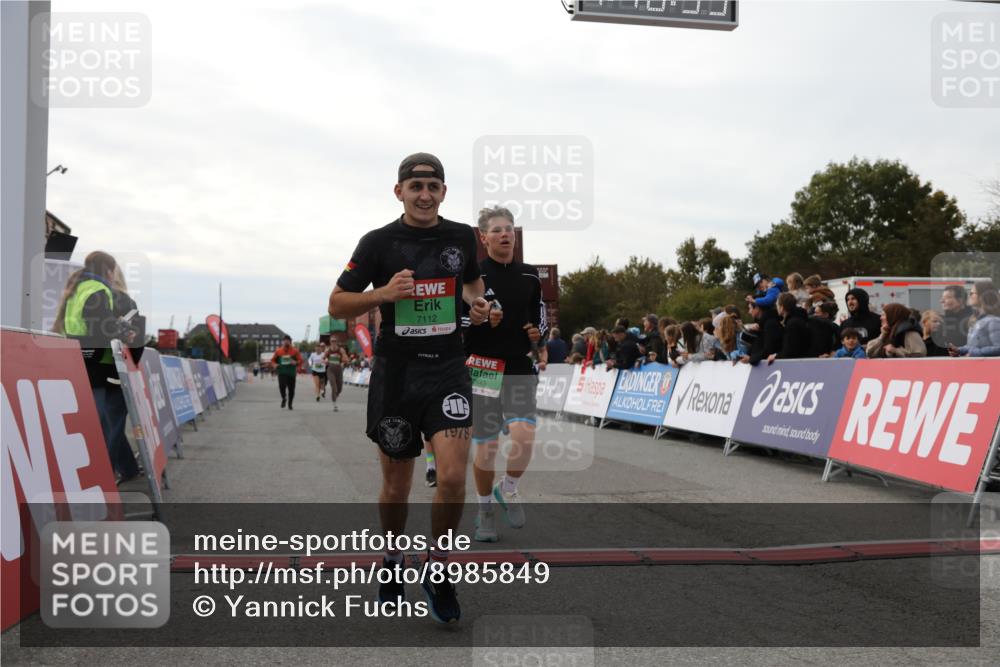 03.10.2025 - Köhlbrandbrückenlauf Yannick Fuchs http://msf.ph/oto/8985849 03.10.2025 16:10:33 Ziel 7112, 7126, 7384, 7385, 7534, 7543, 7549, 7552, 7562, 7844, 8153, 8798, 8950, 9652 meine-sportfotos.de