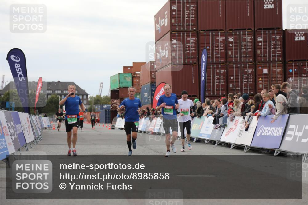 03.10.2025 - Köhlbrandbrückenlauf Yannick Fuchs http://msf.ph/oto/8985858 03.10.2025 15:58:08 Ziel 7029, 7352, 7614, 8761, 9223, 9224, 9227 meine-sportfotos.de