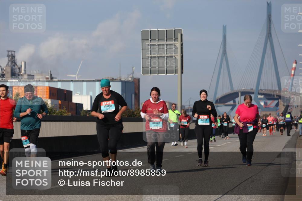 03.10.2025 - Köhlbrandbrückenlauf Luisa Fischer http://msf.ph/oto/8985859 03.10.2025 11:18:04 Position 3 433, 2288, 1880 meine-sportfotos.de
