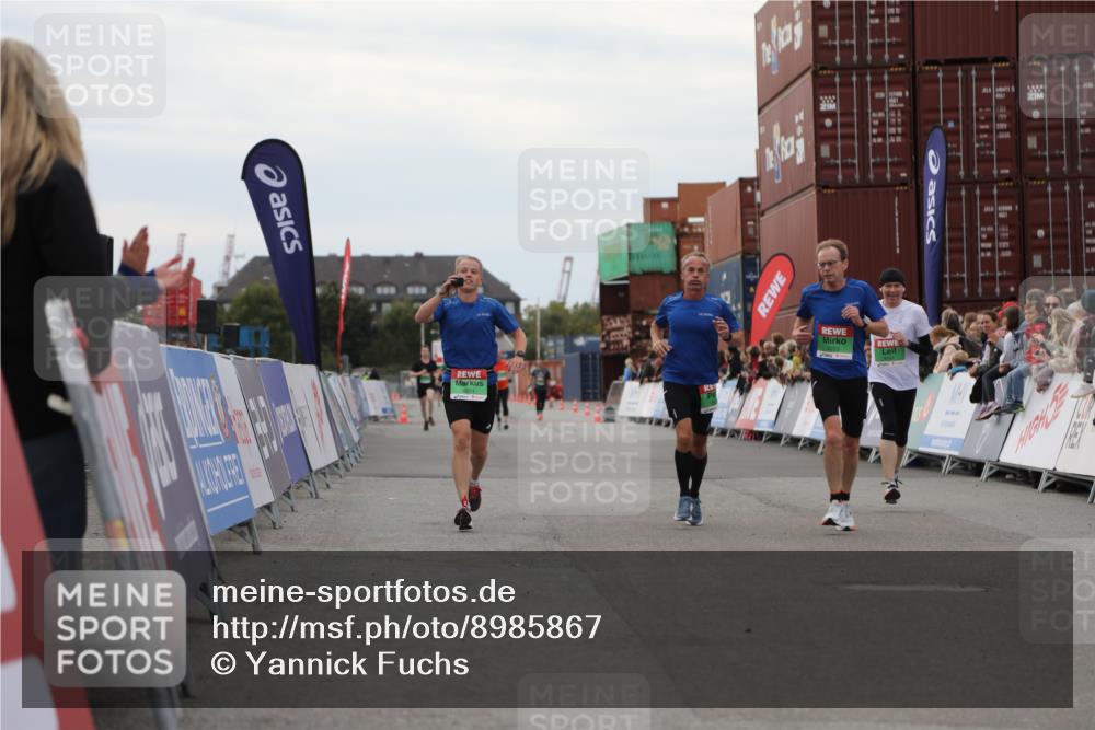 03.10.2025 - Köhlbrandbrückenlauf Yannick Fuchs http://msf.ph/oto/8985867 03.10.2025 15:58:08 Ziel 7029, 7352, 7614, 8761, 9223, 9224, 9227 meine-sportfotos.de