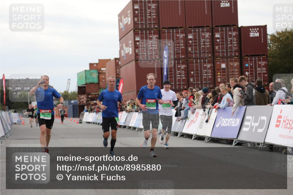 03.10.2025 - Köhlbrandbrückenlauf Yannick Fuchs http://msf.ph/oto/8985880 03.10.2025 15:58:09 Ziel 7352, 7614, 8761, 9223, 9224, 9227 meine-sportfotos.de