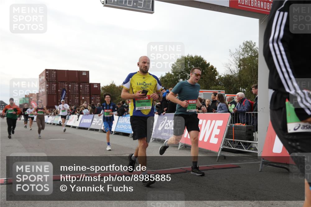03.10.2025 - Köhlbrandbrückenlauf Yannick Fuchs http://msf.ph/oto/8985885 03.10.2025 16:10:35 Ziel 7112, 7126, 7534, 7543, 7549, 7552, 7562, 7844, 8153, 8798, 8950, 9652 meine-sportfotos.de