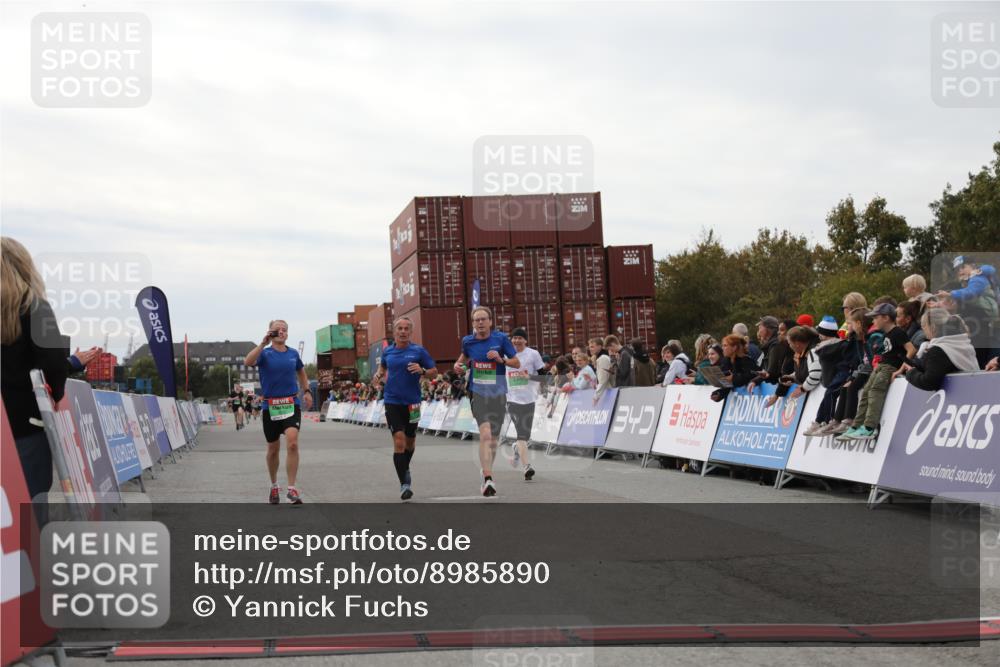 03.10.2025 - Köhlbrandbrückenlauf Yannick Fuchs http://msf.ph/oto/8985890 03.10.2025 15:58:09 Ziel 7352, 7614, 8761, 9223, 9224, 9227 meine-sportfotos.de