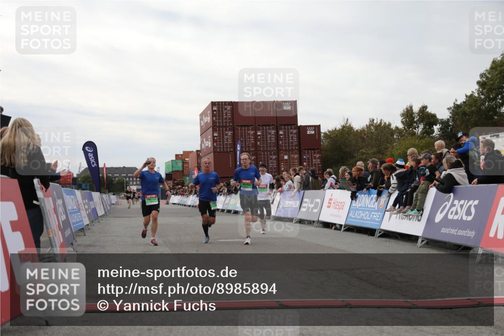 03.10.2025 - Köhlbrandbrückenlauf Yannick Fuchs http://msf.ph/oto/8985894 03.10.2025 15:58:09 Ziel 7352, 7614, 8761, 9223, 9224, 9227 meine-sportfotos.de
