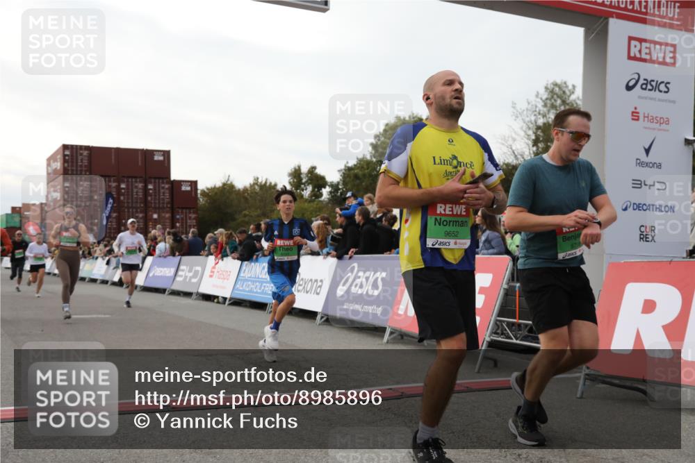 03.10.2025 - Köhlbrandbrückenlauf Yannick Fuchs http://msf.ph/oto/8985896 03.10.2025 16:10:36 Ziel 7112, 7534, 7543, 7549, 7552, 7562, 7844, 8153, 8798, 8950, 9652 meine-sportfotos.de