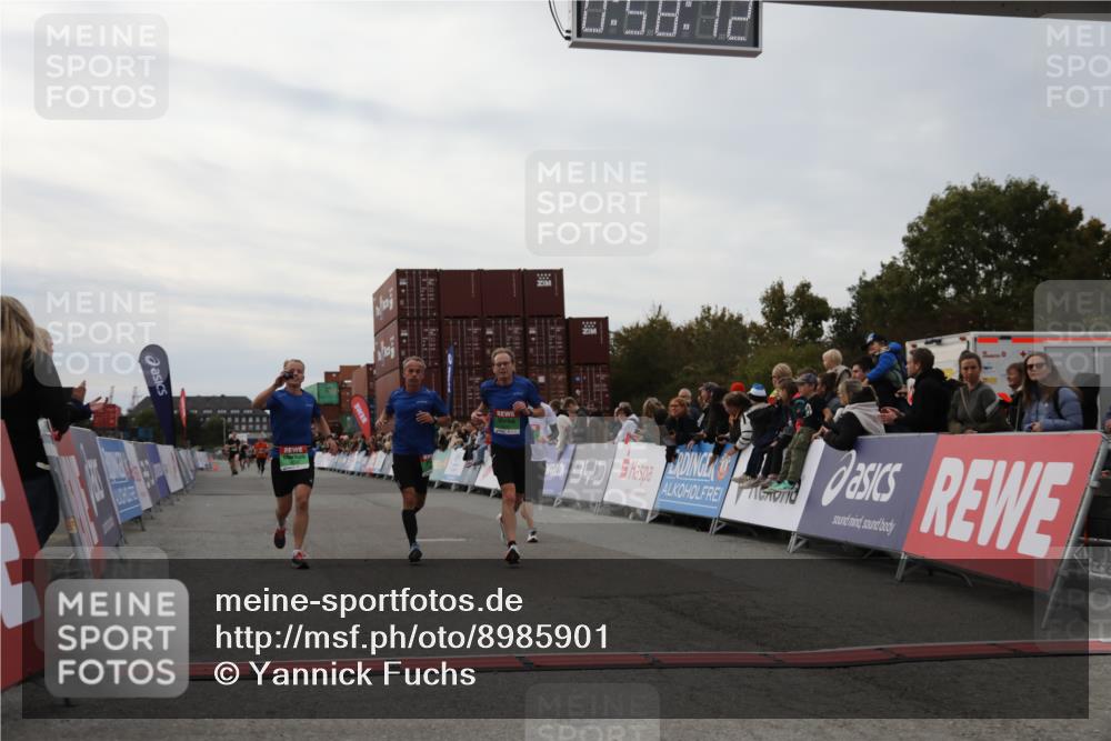 03.10.2025 - Köhlbrandbrückenlauf Yannick Fuchs http://msf.ph/oto/8985901 03.10.2025 15:58:10 Ziel 7096, 7352, 7614, 8761, 9223, 9224, 9227 meine-sportfotos.de