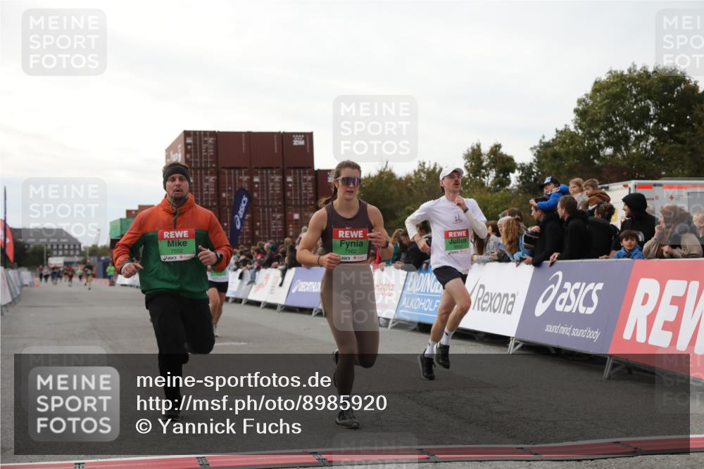 03.10.2025 - Köhlbrandbrückenlauf Yannick Fuchs http://msf.ph/oto/8985920 03.10.2025 16:10:38 Ziel 7534, 7549, 7552, 7562, 8153, 8798, 8950, 9652 meine-sportfotos.de
