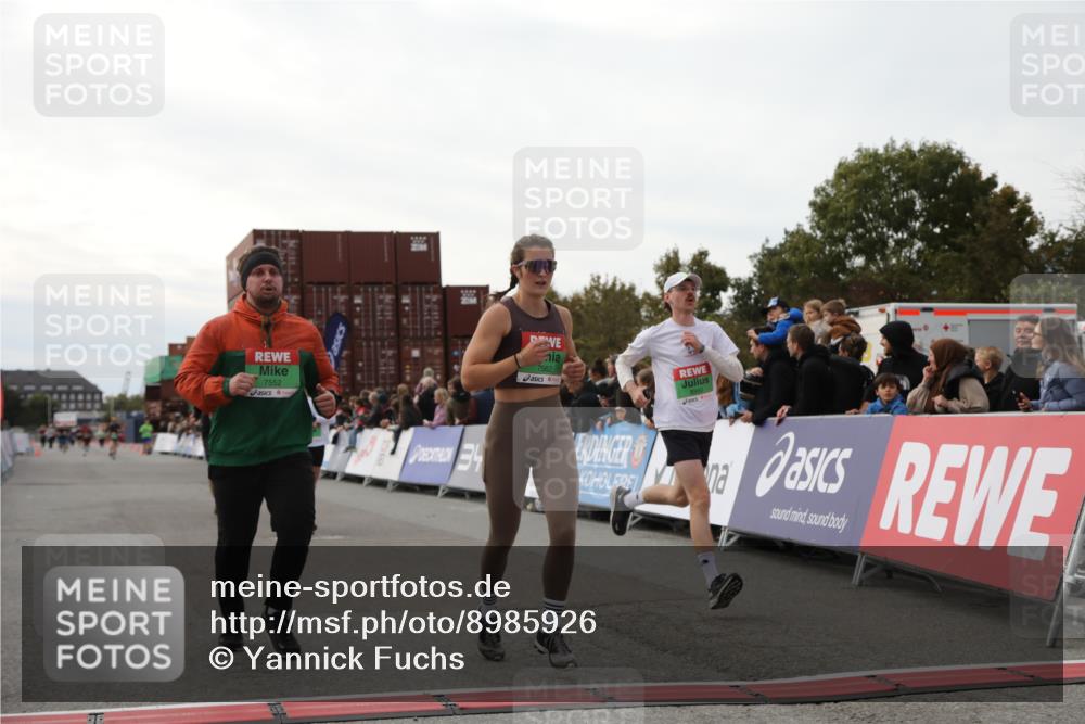 03.10.2025 - Köhlbrandbrückenlauf Yannick Fuchs http://msf.ph/oto/8985926 03.10.2025 16:10:38 Ziel 7534, 7549, 7552, 7562, 8153, 8798, 8950, 9652 meine-sportfotos.de