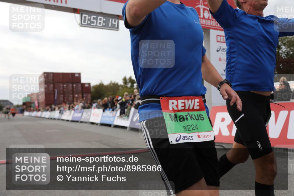 03.10.2025 - Köhlbrandbrückenlauf Yannick Fuchs http://msf.ph/oto/8985966 03.10.2025 15:58:13 Ziel 7096, 8761, 9223, 9224, 9227 meine-sportfotos.de
