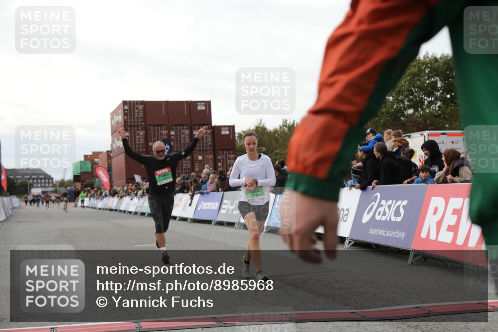 03.10.2025 - Köhlbrandbrückenlauf Yannick Fuchs http://msf.ph/oto/8985968 03.10.2025 16:10:40 Ziel 7534, 7549, 7552, 7562, 8153, 8950 meine-sportfotos.de