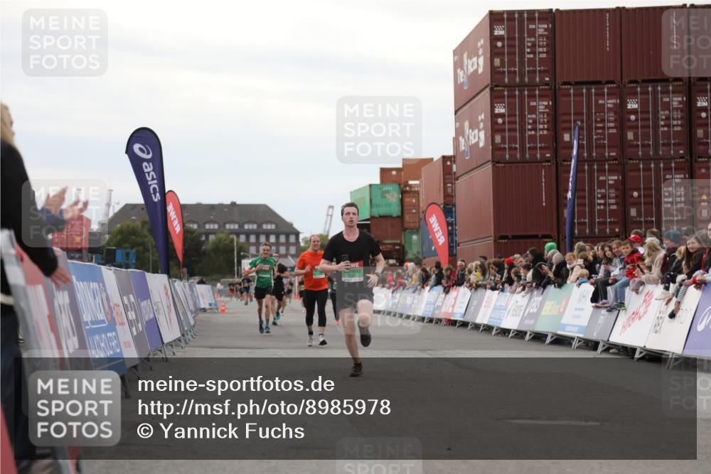 03.10.2025 - Köhlbrandbrückenlauf Yannick Fuchs http://msf.ph/oto/8985978 03.10.2025 15:58:16 Ziel 7096, 7104, 8761 meine-sportfotos.de