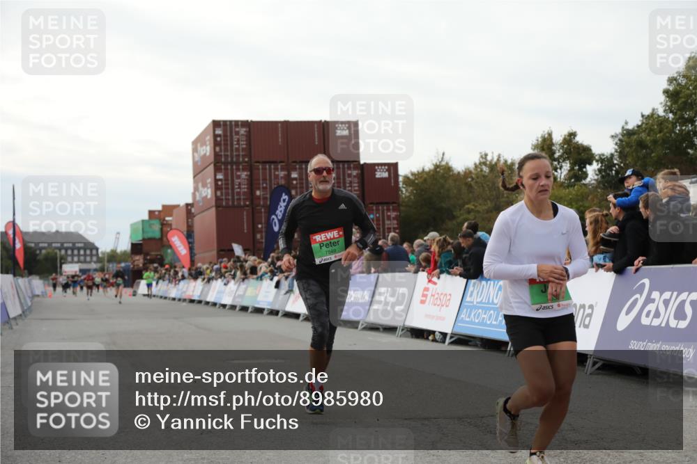 03.10.2025 - Köhlbrandbrückenlauf Yannick Fuchs http://msf.ph/oto/8985980 03.10.2025 16:10:40 Ziel 7534, 7549, 7552, 7562, 8153, 8950 meine-sportfotos.de