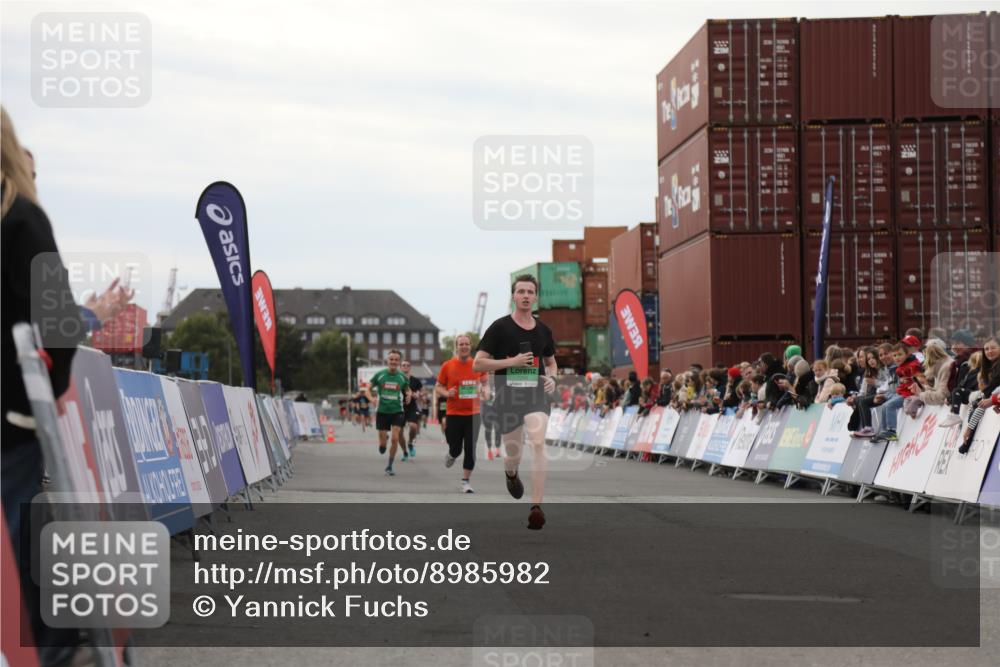 03.10.2025 - Köhlbrandbrückenlauf Yannick Fuchs http://msf.ph/oto/8985982 03.10.2025 15:58:16 Ziel 7096, 7104, 8761 meine-sportfotos.de