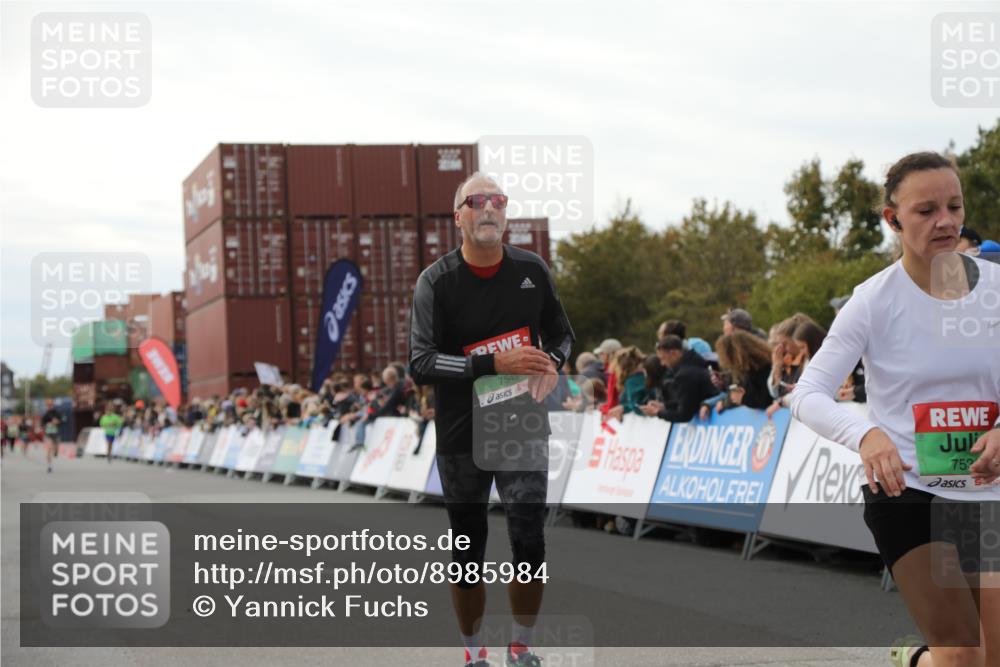 03.10.2025 - Köhlbrandbrückenlauf Yannick Fuchs http://msf.ph/oto/8985984 03.10.2025 16:10:41 Ziel 7534, 7549, 7552, 7562, 8950 meine-sportfotos.de
