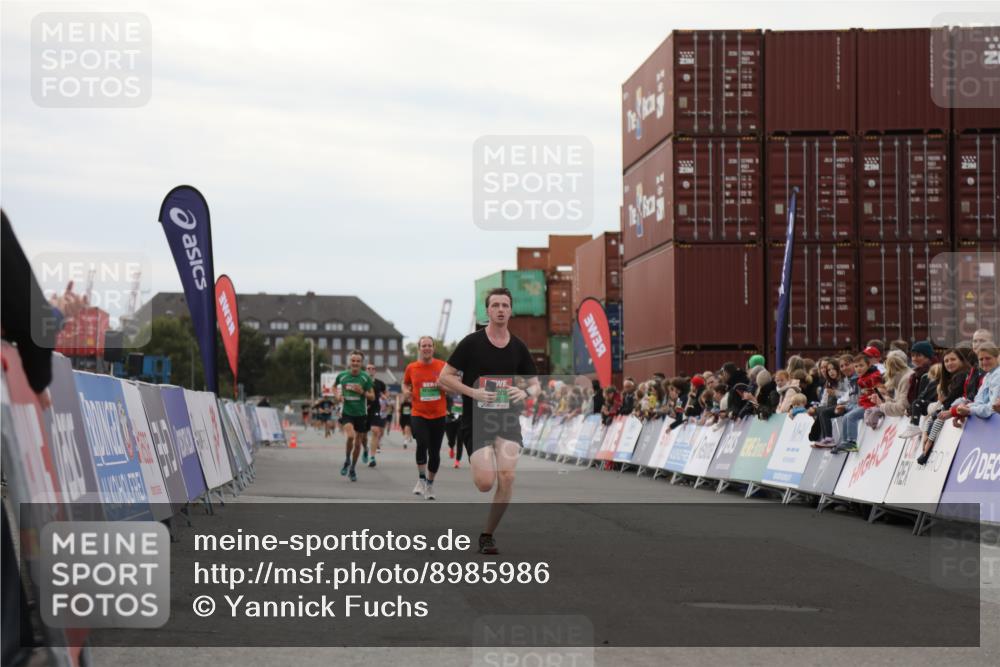 03.10.2025 - Köhlbrandbrückenlauf Yannick Fuchs http://msf.ph/oto/8985986 03.10.2025 15:58:16 Ziel 7096, 7104, 8761 meine-sportfotos.de