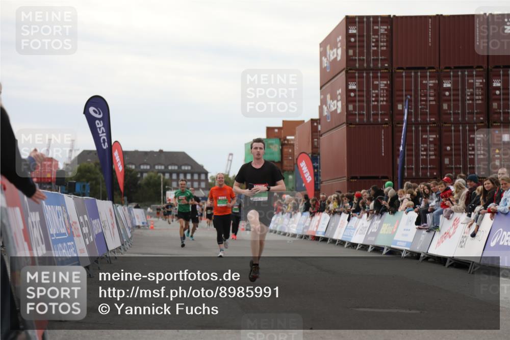 03.10.2025 - Köhlbrandbrückenlauf Yannick Fuchs http://msf.ph/oto/8985991 03.10.2025 15:58:16 Ziel 7096, 7104, 8761 meine-sportfotos.de