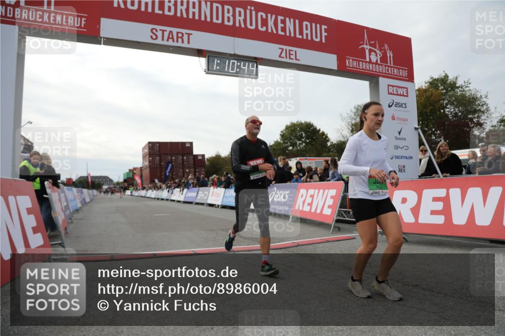 03.10.2025 - Köhlbrandbrückenlauf Yannick Fuchs http://msf.ph/oto/8986004 03.10.2025 16:10:42 Ziel 7534, 7549, 7552, 8950 meine-sportfotos.de
