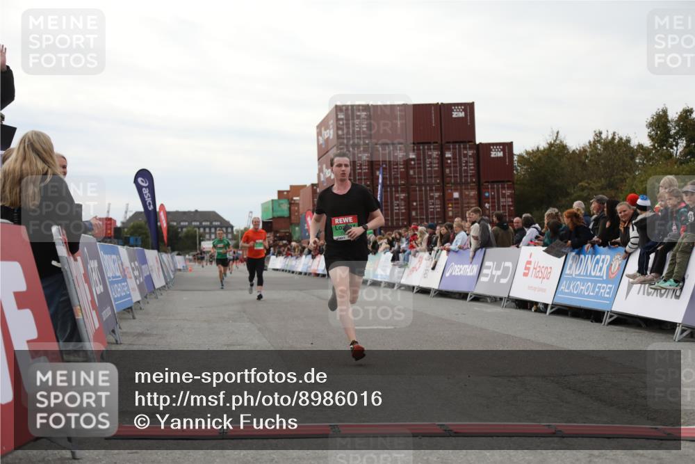 03.10.2025 - Köhlbrandbrückenlauf Yannick Fuchs http://msf.ph/oto/8986016 03.10.2025 15:58:18 Ziel 7095, 7096, 7104, 9340, 9659 meine-sportfotos.de