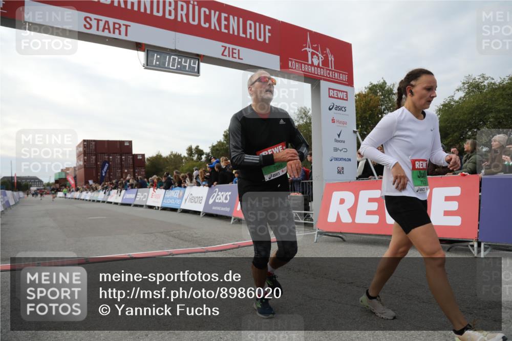 03.10.2025 - Köhlbrandbrückenlauf Yannick Fuchs http://msf.ph/oto/8986020 03.10.2025 16:10:42 Ziel 7534, 7549, 7552, 8950 meine-sportfotos.de