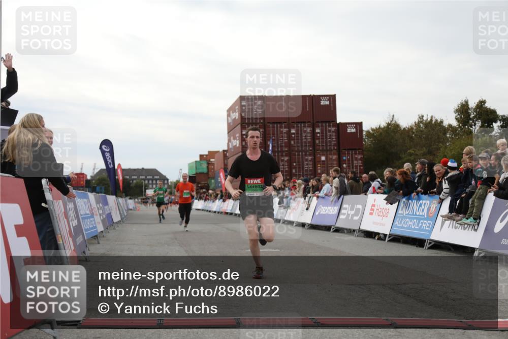 03.10.2025 - Köhlbrandbrückenlauf Yannick Fuchs http://msf.ph/oto/8986022 03.10.2025 15:58:18 Ziel 7095, 7096, 7104, 9340, 9659 meine-sportfotos.de