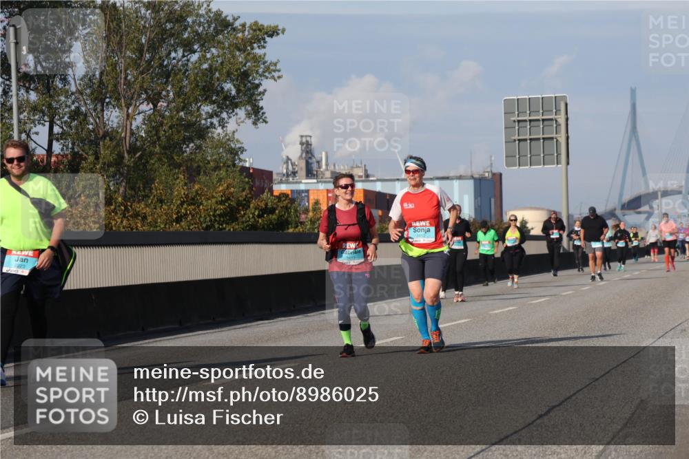 03.10.2025 - Köhlbrandbrückenlauf Luisa Fischer http://msf.ph/oto/8986025 03.10.2025 11:18:33 Position 3 2223, 3413, 3412 meine-sportfotos.de