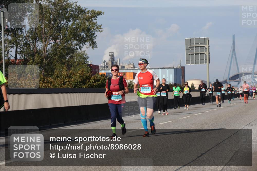 03.10.2025 - Köhlbrandbrückenlauf Luisa Fischer http://msf.ph/oto/8986028 03.10.2025 11:18:33 Position 3 5, 3413, 3412, 29 meine-sportfotos.de
