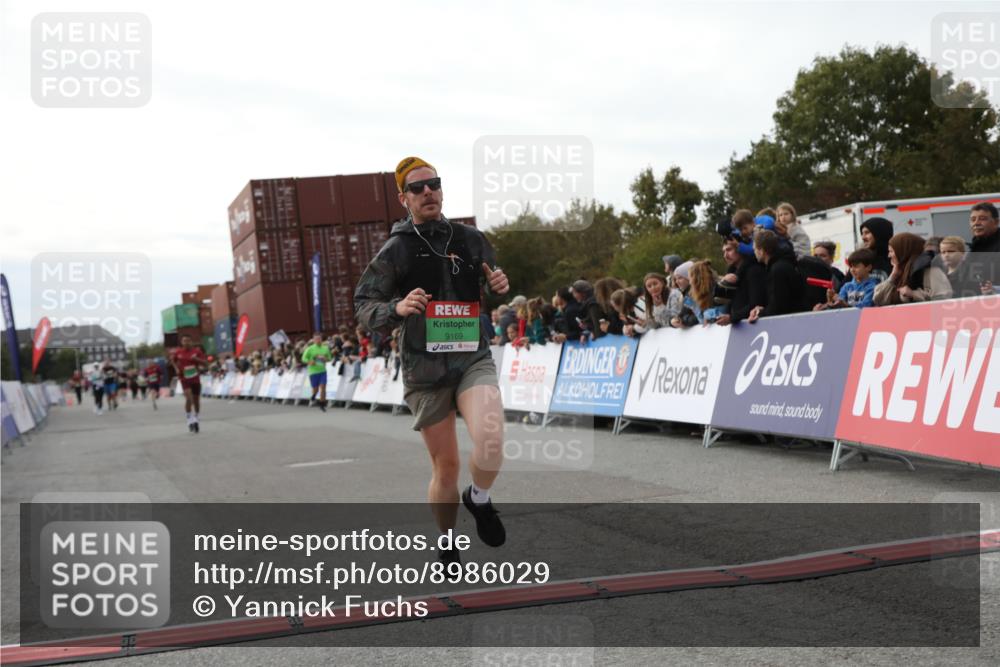 03.10.2025 - Köhlbrandbrückenlauf Yannick Fuchs http://msf.ph/oto/8986029 03.10.2025 16:10:52 Ziel 7226, 7834, 8775, 8776, 9169 meine-sportfotos.de