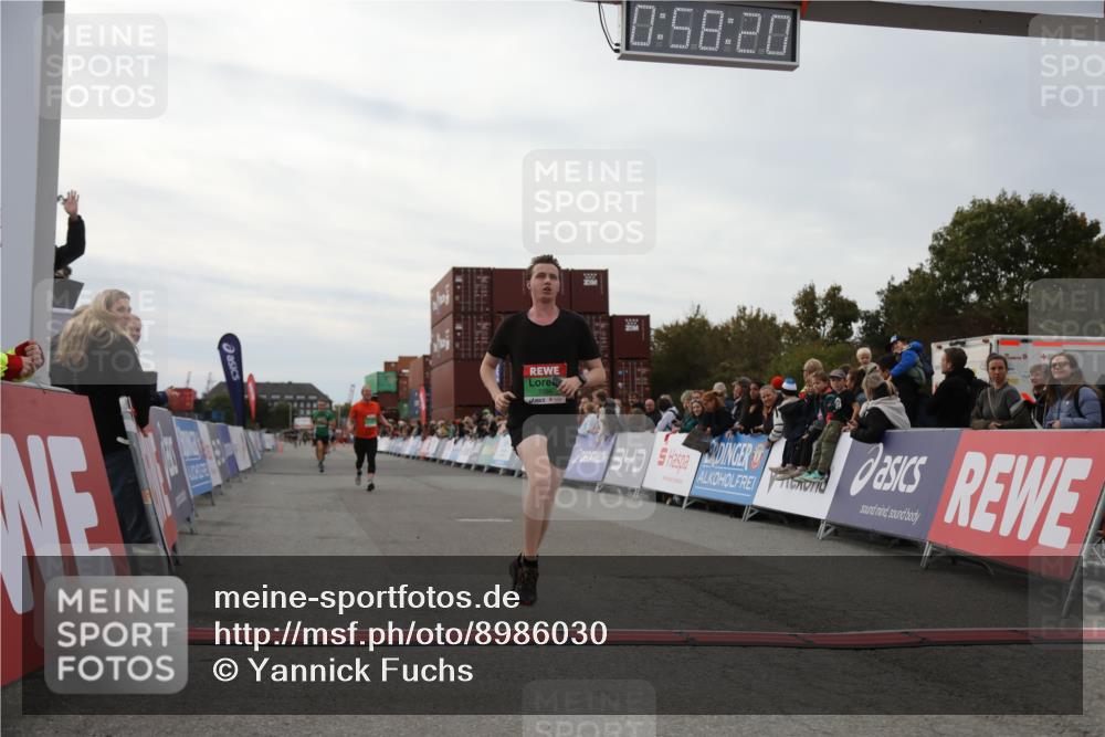03.10.2025 - Köhlbrandbrückenlauf Yannick Fuchs http://msf.ph/oto/8986030 03.10.2025 15:58:19 Ziel 7095, 7096, 7104, 9340, 9659 meine-sportfotos.de
