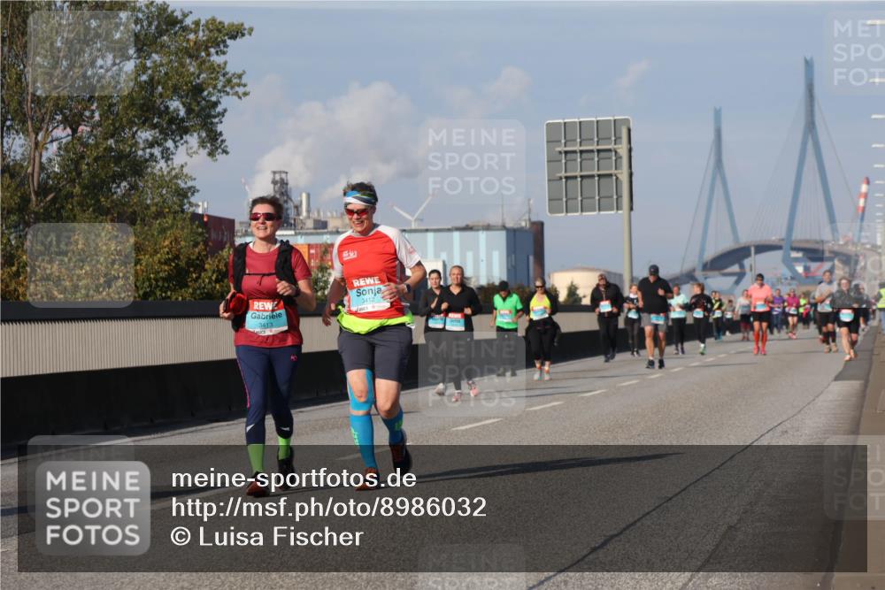 03.10.2025 - Köhlbrandbrückenlauf Luisa Fischer http://msf.ph/oto/8986032 03.10.2025 11:18:34 Position 3 501, 3413, 3412 meine-sportfotos.de