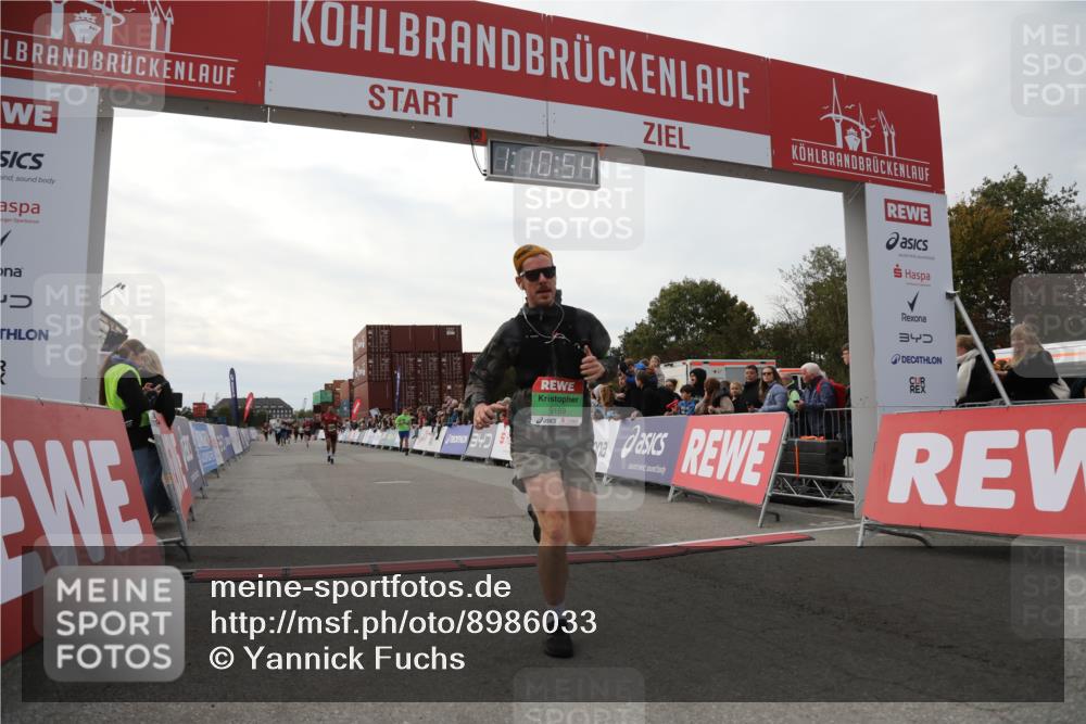 03.10.2025 - Köhlbrandbrückenlauf Yannick Fuchs http://msf.ph/oto/8986033 03.10.2025 16:10:53 Ziel 7226, 7834, 8775, 8776, 9169, 9474 meine-sportfotos.de
