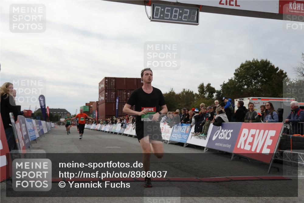 03.10.2025 - Köhlbrandbrückenlauf Yannick Fuchs http://msf.ph/oto/8986037 03.10.2025 15:58:19 Ziel 7095, 7096, 7104, 9340, 9659 meine-sportfotos.de