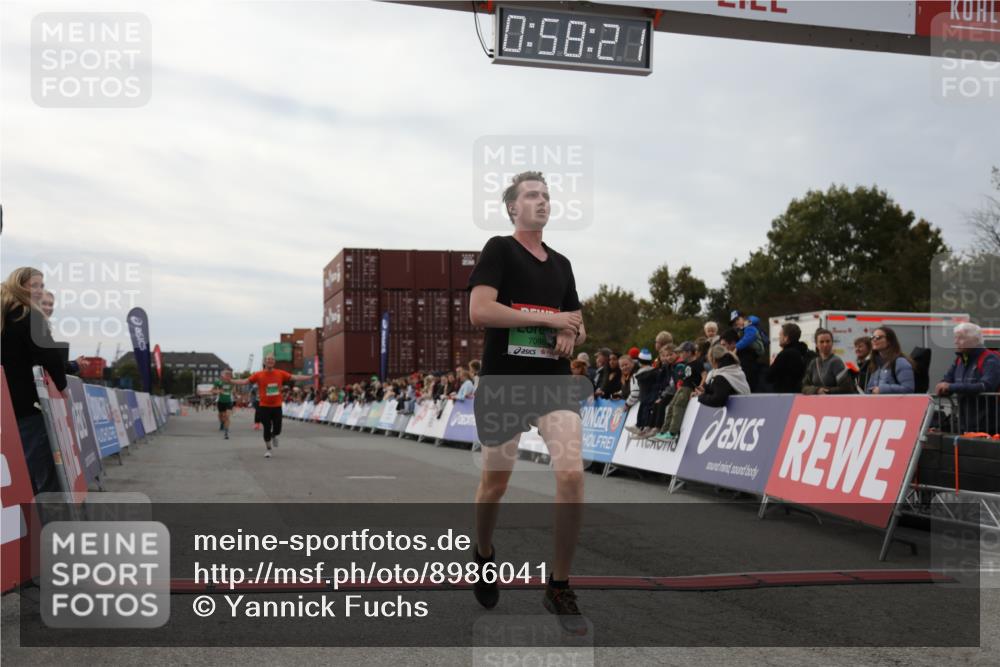 03.10.2025 - Köhlbrandbrückenlauf Yannick Fuchs http://msf.ph/oto/8986041 03.10.2025 15:58:19 Ziel 7095, 7096, 7104, 9340, 9659 meine-sportfotos.de