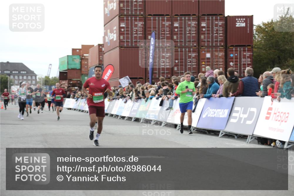 03.10.2025 - Köhlbrandbrückenlauf Yannick Fuchs http://msf.ph/oto/8986044 03.10.2025 16:10:54 Ziel 7226, 7834, 8775, 8776, 9169, 9201, 9474 meine-sportfotos.de