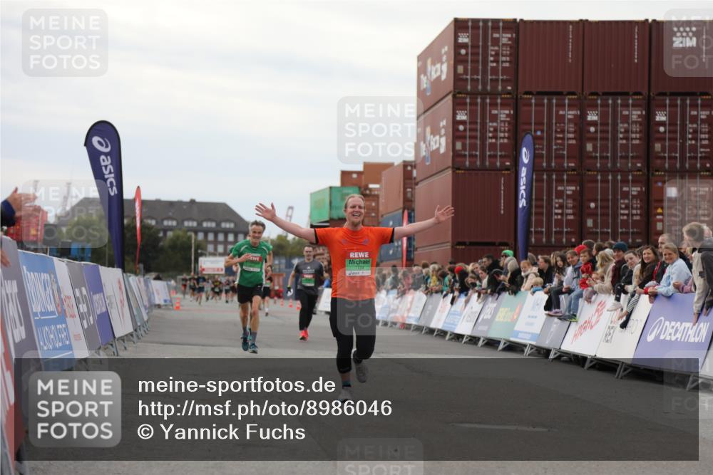 03.10.2025 - Köhlbrandbrückenlauf Yannick Fuchs http://msf.ph/oto/8986046 03.10.2025 15:58:20 Ziel 7095, 7096, 7104, 9340, 9659 meine-sportfotos.de
