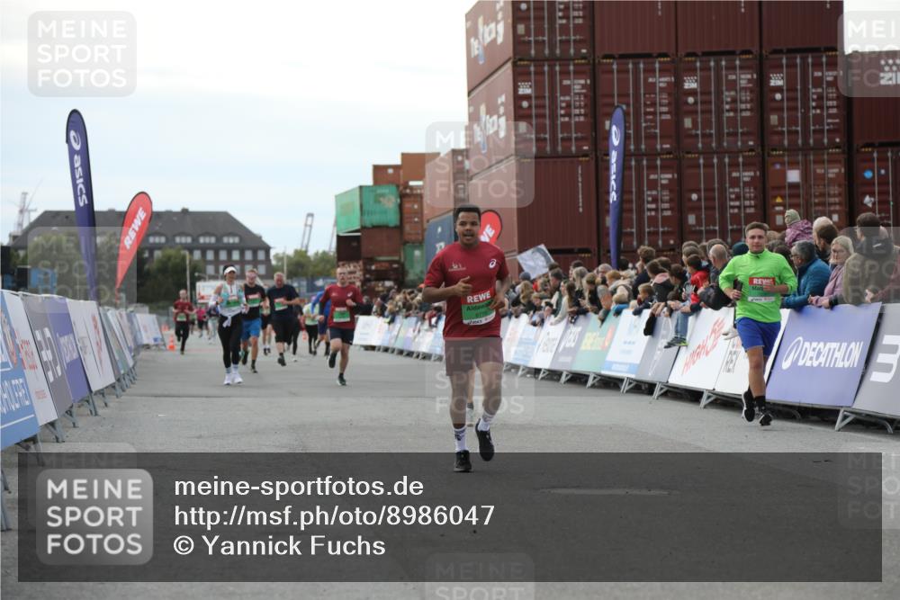 03.10.2025 - Köhlbrandbrückenlauf Yannick Fuchs http://msf.ph/oto/8986047 03.10.2025 16:10:54 Ziel 7226, 7834, 8775, 8776, 9169, 9201, 9474 meine-sportfotos.de