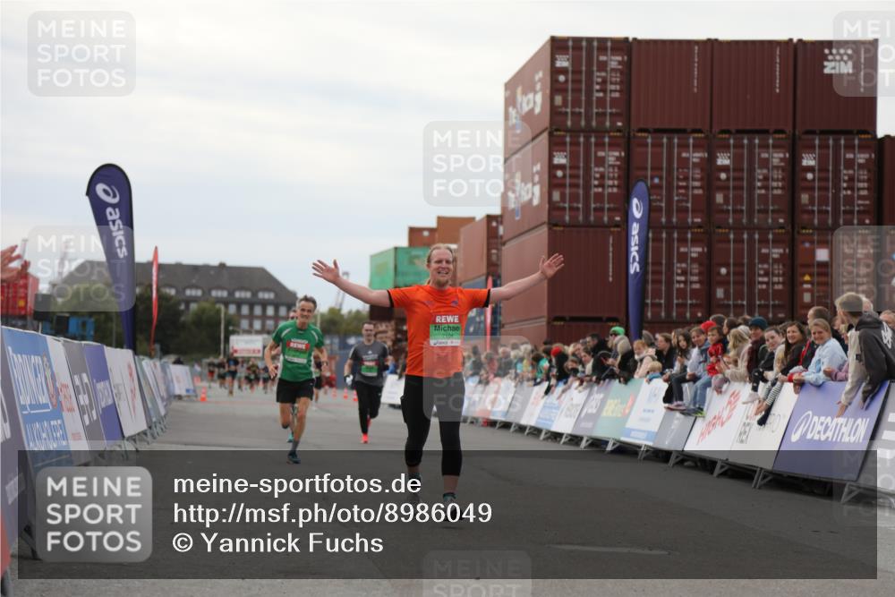 03.10.2025 - Köhlbrandbrückenlauf Yannick Fuchs http://msf.ph/oto/8986049 03.10.2025 15:58:20 Ziel 7095, 7096, 7104, 9340, 9659 meine-sportfotos.de