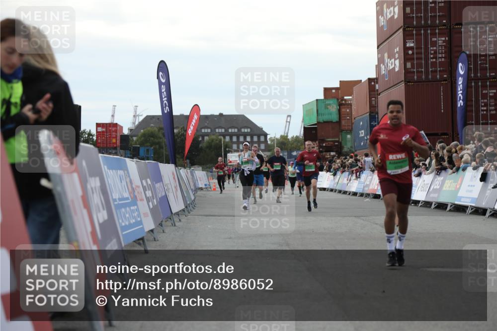 03.10.2025 - Köhlbrandbrückenlauf Yannick Fuchs http://msf.ph/oto/8986052 03.10.2025 16:10:55 Ziel 7226, 7834, 8775, 8776, 9169, 9201, 9474 meine-sportfotos.de