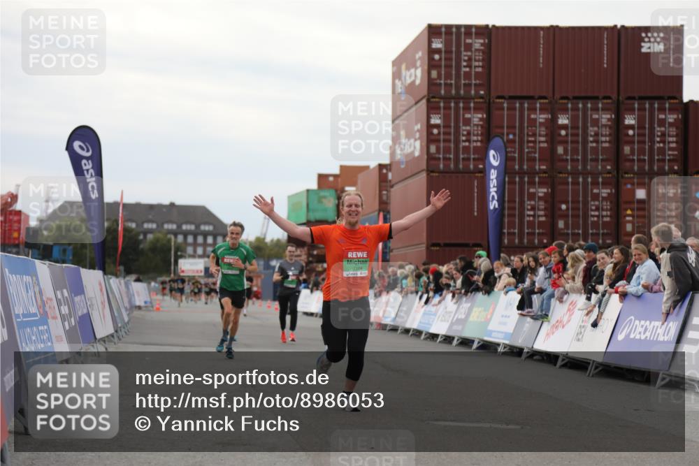 03.10.2025 - Köhlbrandbrückenlauf Yannick Fuchs http://msf.ph/oto/8986053 03.10.2025 15:58:20 Ziel 7095, 7096, 7104, 9340, 9659 meine-sportfotos.de