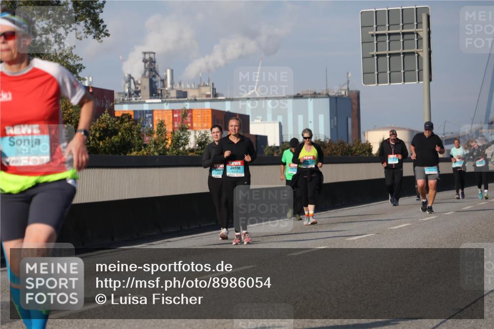03.10.2025 - Köhlbrandbrückenlauf Luisa Fischer http://msf.ph/oto/8986054 03.10.2025 11:18:37 Position 3 3412, 3374, 3373 meine-sportfotos.de