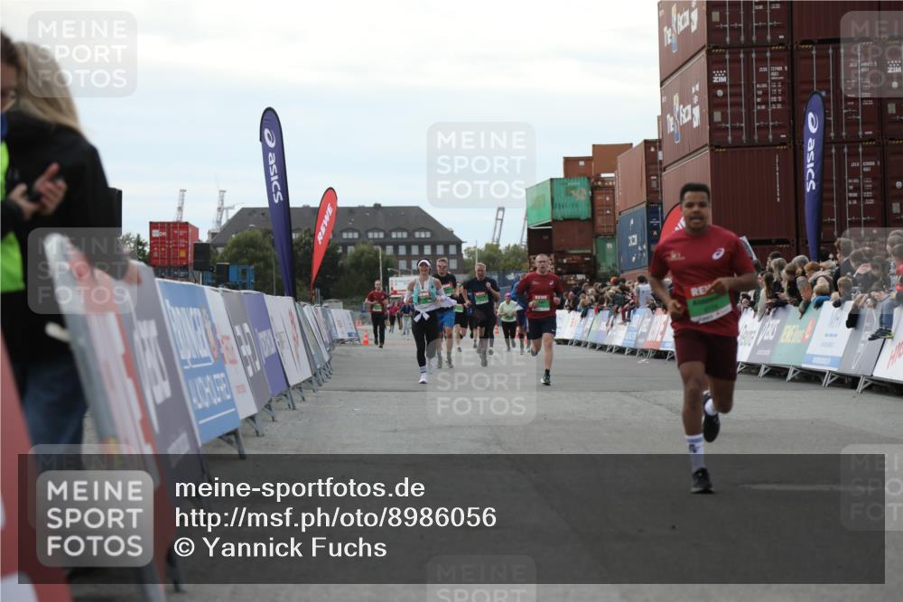 03.10.2025 - Köhlbrandbrückenlauf Yannick Fuchs http://msf.ph/oto/8986056 03.10.2025 16:10:55 Ziel 7226, 7834, 8775, 8776, 9169, 9201, 9474 meine-sportfotos.de