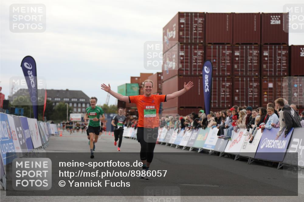 03.10.2025 - Köhlbrandbrückenlauf Yannick Fuchs http://msf.ph/oto/8986057 03.10.2025 15:58:20 Ziel 7095, 7096, 7104, 9340, 9659 meine-sportfotos.de