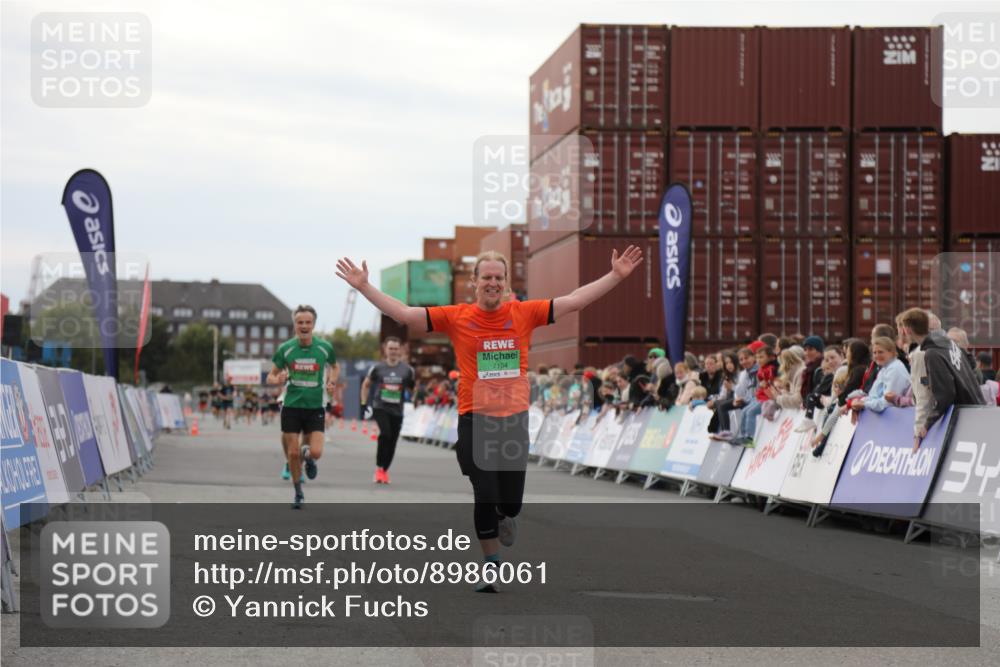 03.10.2025 - Köhlbrandbrückenlauf Yannick Fuchs http://msf.ph/oto/8986061 03.10.2025 15:58:20 Ziel 7095, 7096, 7104, 9340, 9659 meine-sportfotos.de