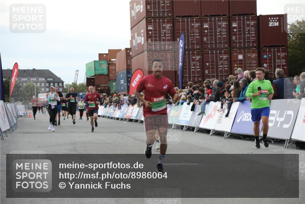 03.10.2025 - Köhlbrandbrückenlauf Yannick Fuchs http://msf.ph/oto/8986064 03.10.2025 16:10:55 Ziel 7226, 7834, 8775, 8776, 9169, 9201, 9474 meine-sportfotos.de