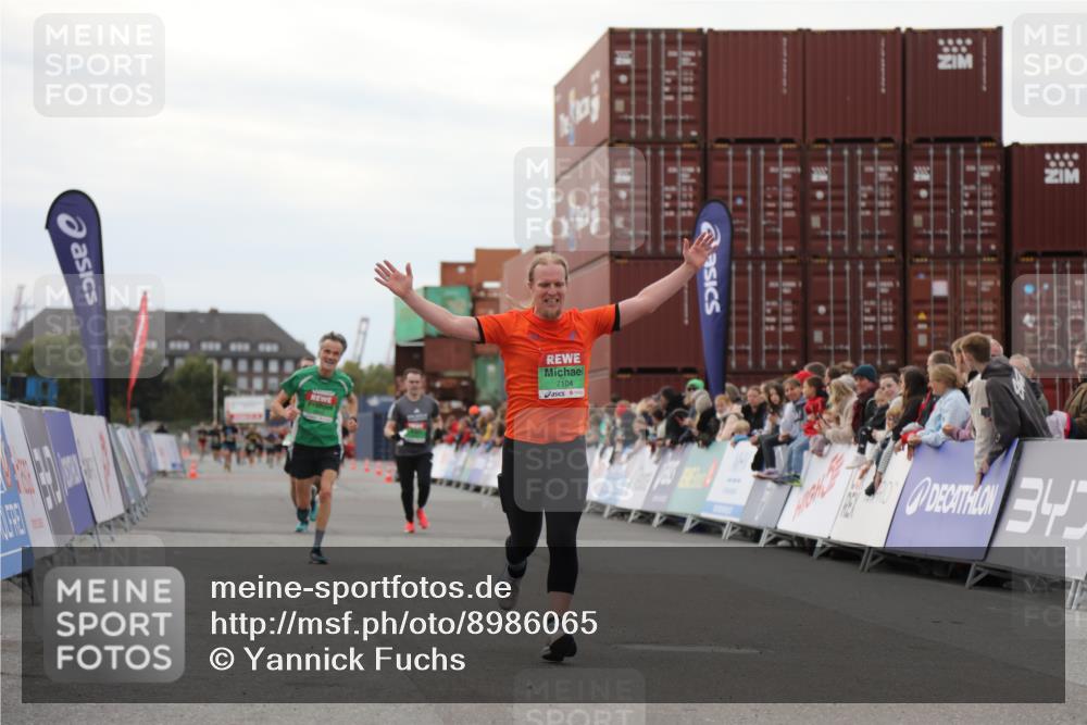 03.10.2025 - Köhlbrandbrückenlauf Yannick Fuchs http://msf.ph/oto/8986065 03.10.2025 15:58:21 Ziel 7095, 7096, 7104, 9340, 9659 meine-sportfotos.de