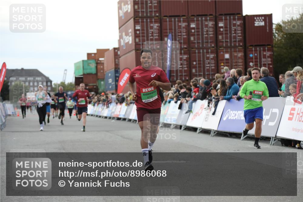 03.10.2025 - Köhlbrandbrückenlauf Yannick Fuchs http://msf.ph/oto/8986068 03.10.2025 16:10:55 Ziel 7226, 7834, 8775, 8776, 9169, 9201, 9474 meine-sportfotos.de