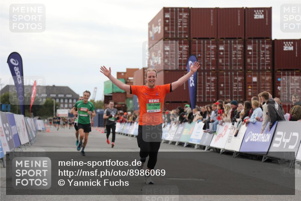 03.10.2025 - Köhlbrandbrückenlauf Yannick Fuchs http://msf.ph/oto/8986069 03.10.2025 15:58:21 Ziel 7095, 7096, 7104, 9340, 9659 meine-sportfotos.de