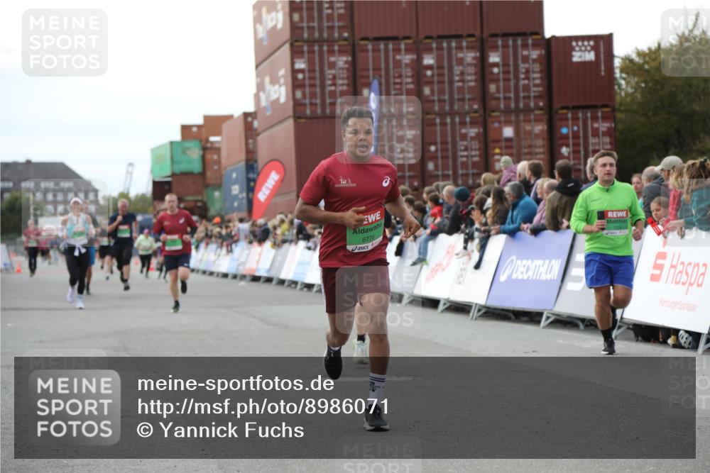 03.10.2025 - Köhlbrandbrückenlauf Yannick Fuchs http://msf.ph/oto/8986071 03.10.2025 16:10:56 Ziel 7226, 7834, 8775, 8776, 9169, 9201, 9474 meine-sportfotos.de